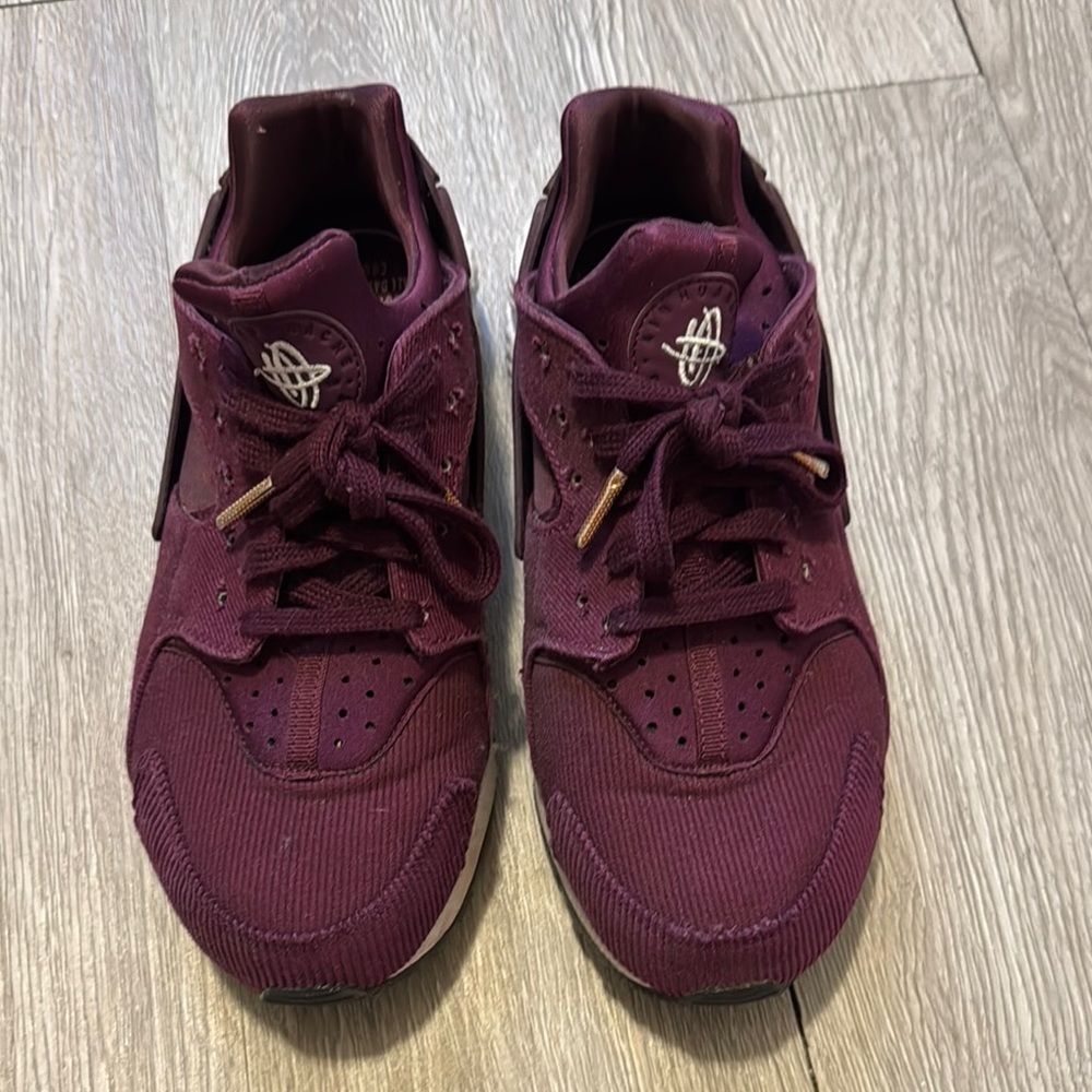 Nike Huarache Women's Sneakers - Burgundy